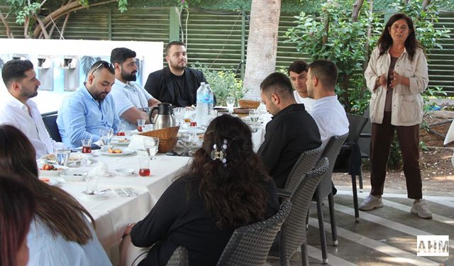 CHP'de Kadınlar, Gençlerle Bir  Arada