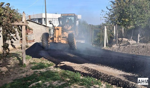 Karataş’ta Yol Çalışmaları Hız Kesmeden Devam Ediyor