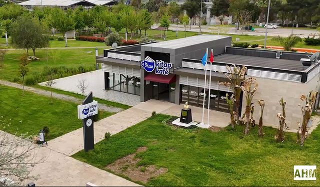 Yüreğir Millet Bahçesi’ne Kitap Kafe Açıldı