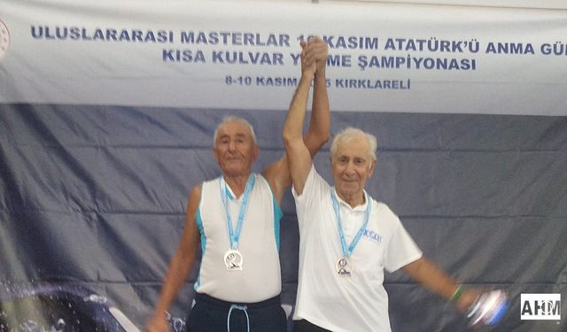 Master Yüzücüler Atatürk İçin Kırklareli'nde Kulaç Attılar