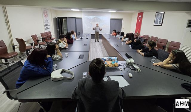 Gazeteci Özke, Geleceğin Aydınlık Yüzleriyle Buluştu