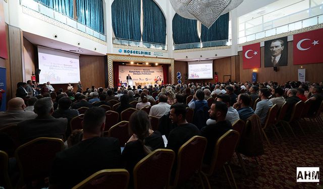 Yüreğir'de "Konut Hakkı ve Dönüşüm" Paneli