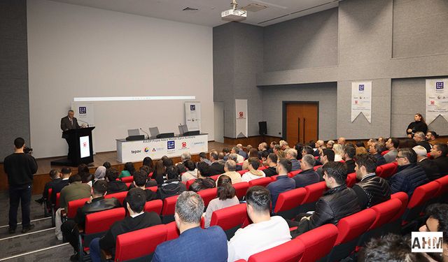 Adana'da, Mesleki Eğitim Konferansı