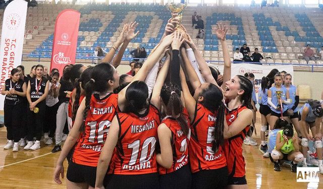 Voleybolda Eral Okulları Adana Şampiyonu