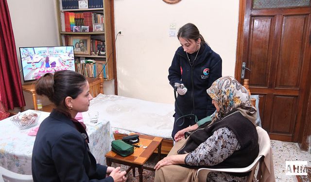 Ceyhan Belediyesi Evde Bakım ve Sağlık Hizmetlerini Aralıksız Sürdürüyor