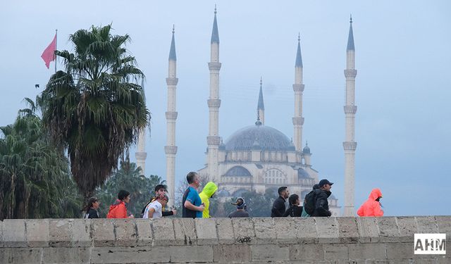16. Uluslararası Adana Kurtuluş Yarı Maratonu Koşuldu