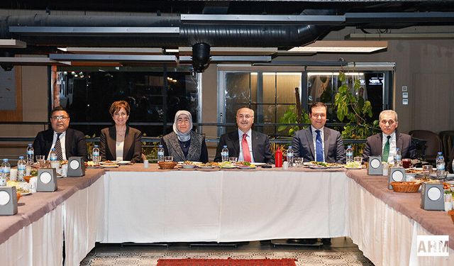 Vali Yavuz Selim Köşger’e Adana’da Veda Yemeği