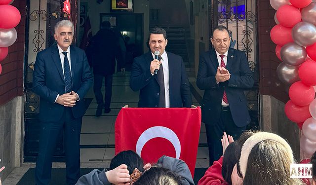 OYAK Çimento “Renkli Yakalar” ile Geleceği Güzelleştiriyor