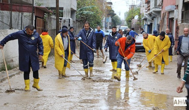 Yoğun Yağışların Ardından Yüreğir'de Hızlı Müdahale