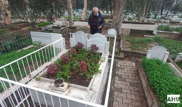 Zeydan Karalar, 7 Ay Sonra Anne ve Babasının Mezarını Ziyaret Etti