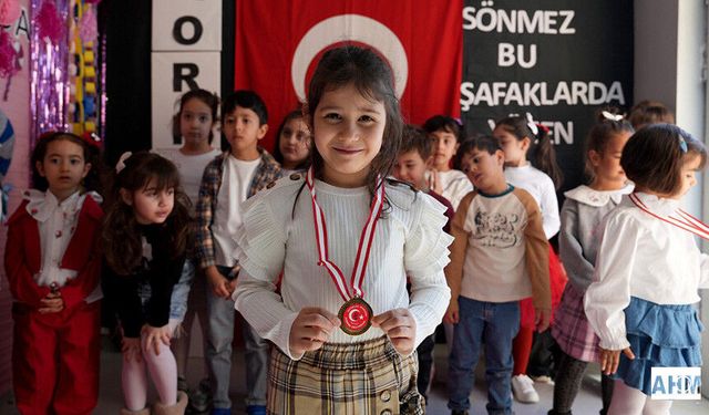Çukurova’da Minikler İstiklal Marşı’nın Kabulünü Andı