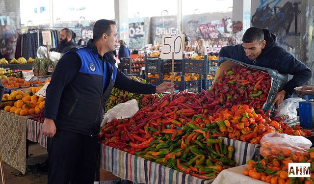 Çukurova Belediyesinden Pazarda Sıkı Denetim