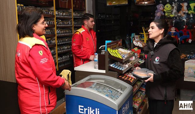 Başkan Vekili Yıldız, Sahurluk İkramları Kendi Elleriyle Dağıttı!