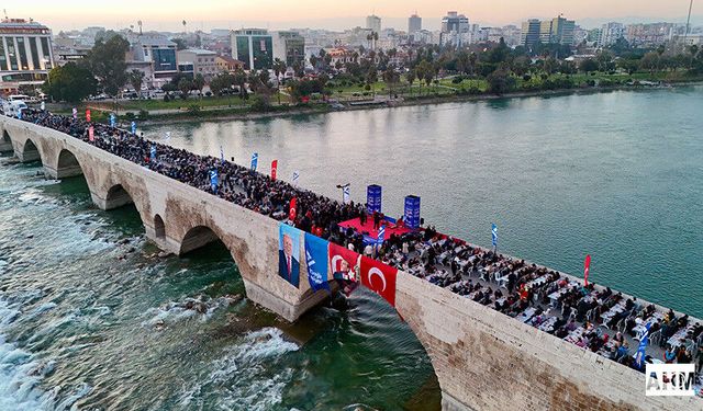 Tarihi Taşköprü'de 5 Bin Kişiye İftar