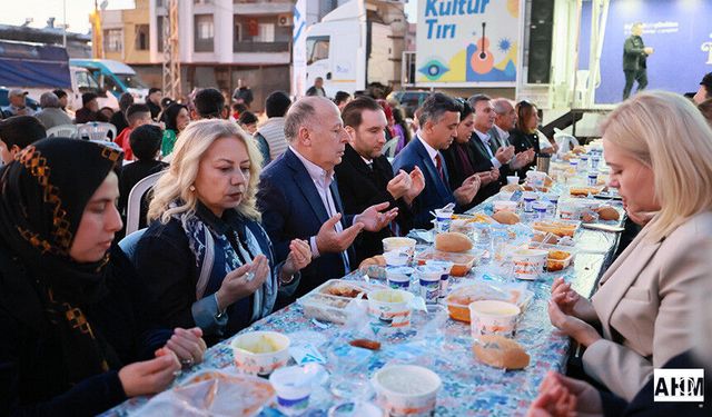Yüreğir Belediyesi İftarları Sürüyor