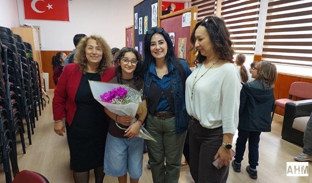 On bir yaşında 2. Kişisel Resim Sergisini Açtı