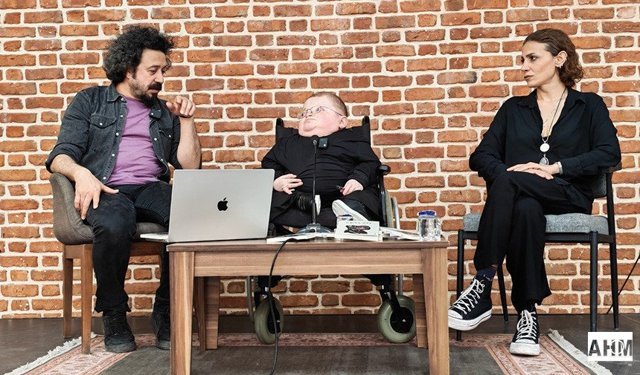 Zekeriya Ünal, Ceylan’ı Okurları İçin İmzaladı