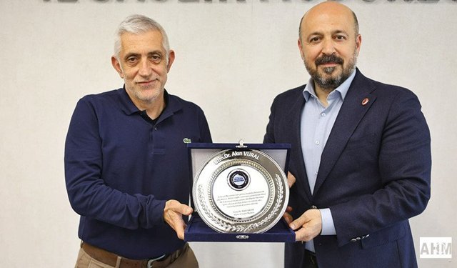 Halil Nacar’dan Vural’a Plaket