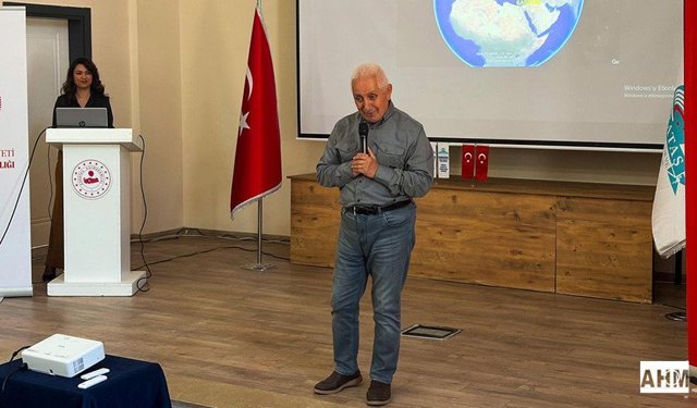 Karataş’ta “Karataş Tarihi” Söyleşisine Yoğun İlgi
