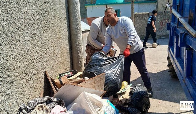 Karataş Belediyesi’nden Mahallelerde Temizlik ve Düzenleme Çalışması