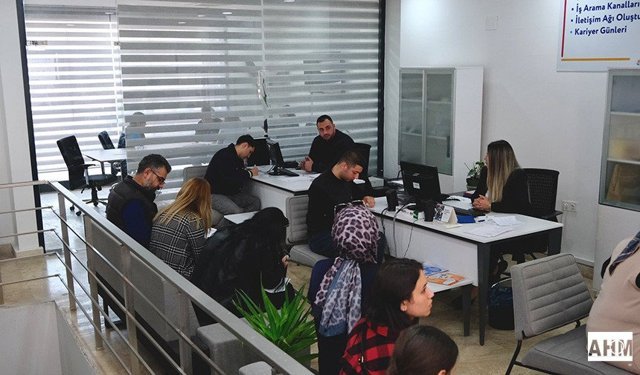 Büyükşehir Belediyesi’nden İstihdama Destek: Kariyer Buluşması Yoğun İlgi Gördü
