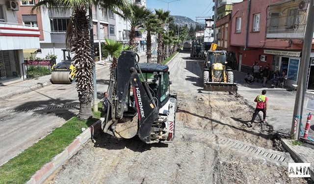 Kozan’da Ulaşım İçin Asfalt Yenileme Çalışması