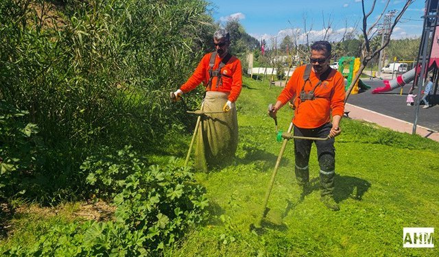 Çukurova Belediyesi'nden Park ve Yeşil Alanlarda Yoğun Mesai