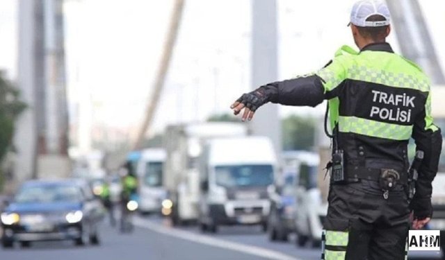 Trafikte Yeni Dönem: Multimedya, Cam Filmi ve Ses Sistemlerinde Yasaklar Esniyor