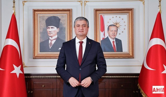Adana Valisi Yavuz’dan 23 Nisan Mesajı