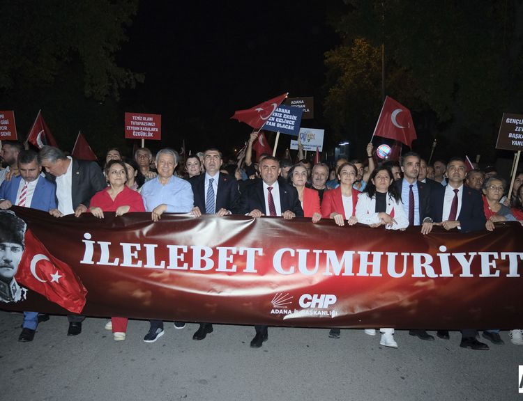 Adana’da Cumhuriyet Coşkusu Alanlara Sığmadı