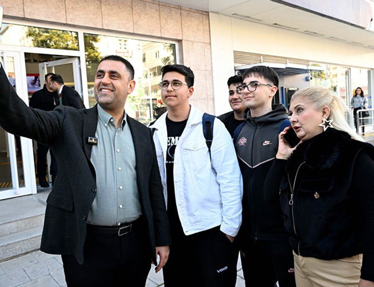 Başkan Emrah Kozay, Sokaklardan Çıkmıyor