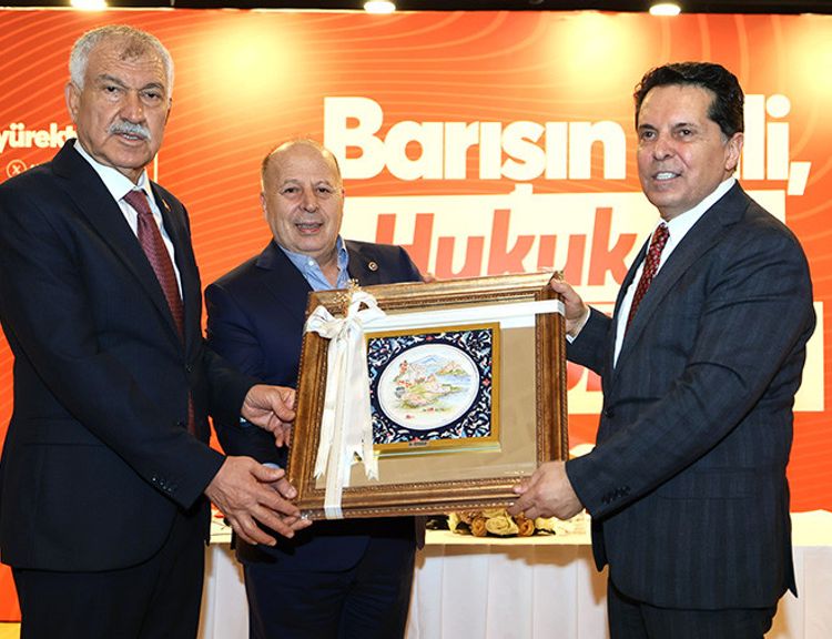 Yüreğir'de "Barışın Dili Hukuk ve Demokrasi Olmalı" Konferansı