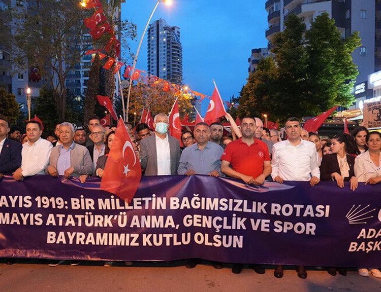 Çukurova'da 19 Mayıs Coşkusu Meydanlara Sığmadı