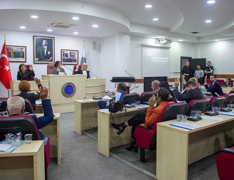 Seyhan Belediye Meclisi’nde Merhum Metin Erdoğan Anıldı