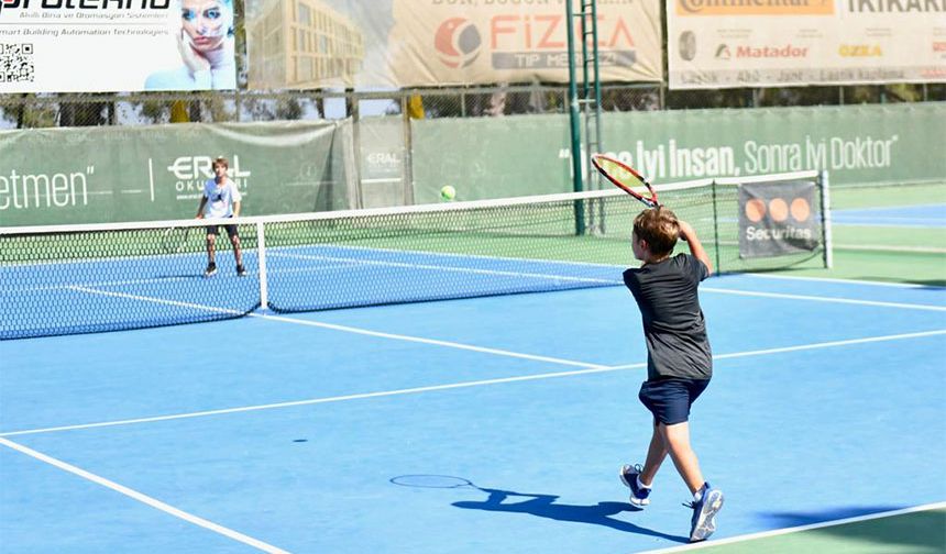 Tenis Federasyonu Sonbahar Kupası Tenis Turnuvası Adana'da yapıldı