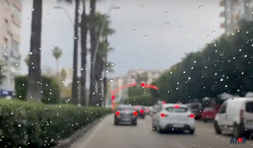 Yağmurlu Bir Günde Adana Caddeleri