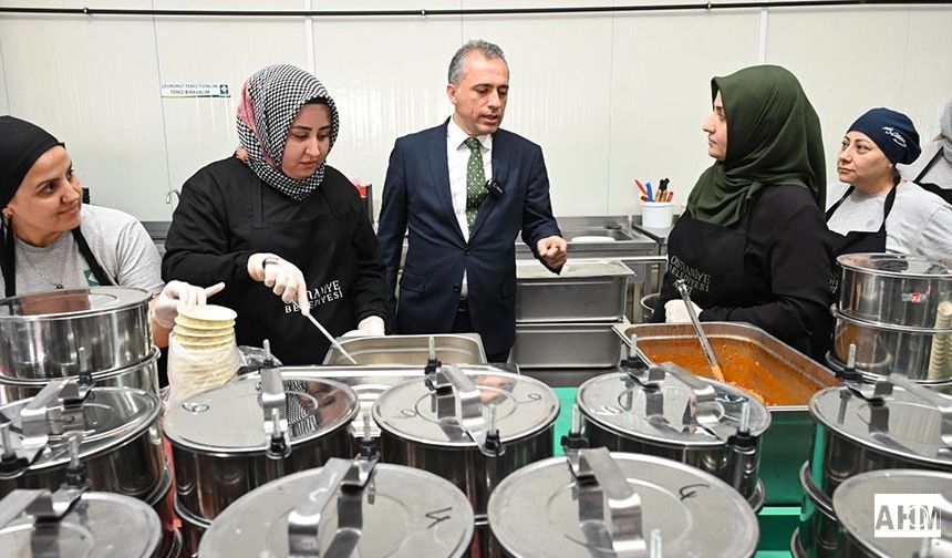 Osmaniye'de Her Gün 10 Bin Kişiye İftar Yemeği