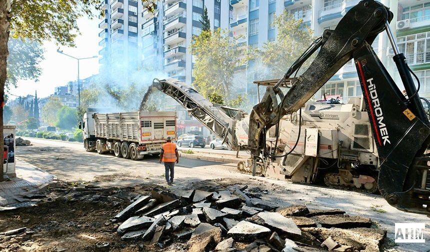 Adana Büyükşehir Belediyesi Şehit Yüzbaşı Bülent Angın Bulvarı’nı Yeniliyor