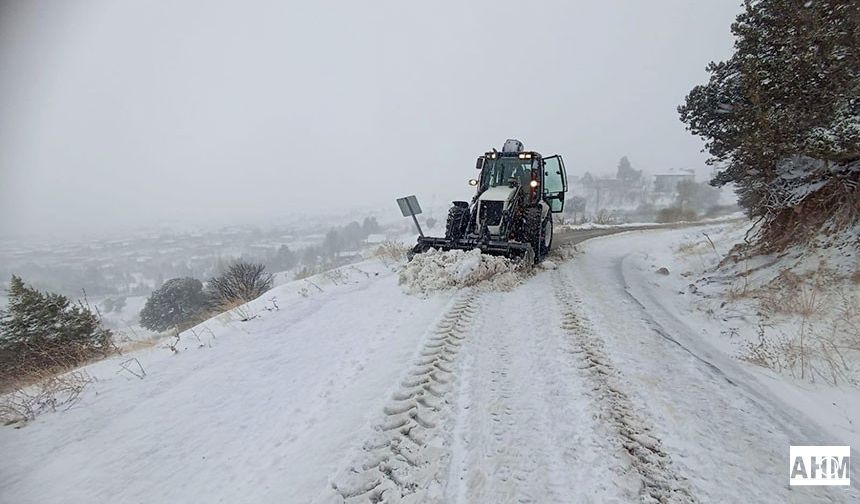 Pozantı'da "Kar" Yola Yağdı, Ekipler Yolu Açtı!