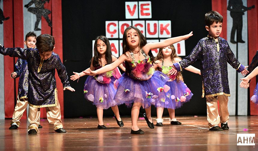 Çukurova'da Minikler, 23 Nisan'ı Doyasıya Kutladı