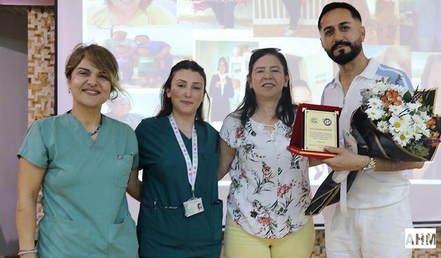 Meslekte 25 Yılını Dolduran Hemşirelere Plaket Verildi