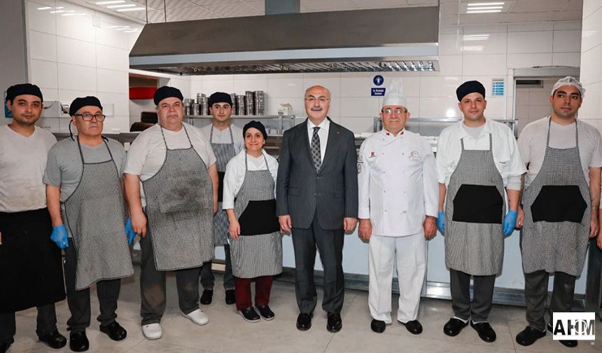 İşçilerle Yemekten "Mesaj" Çıktı
