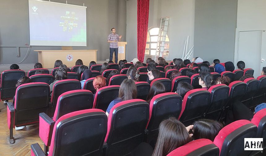TÜBİTAK Bilim Söyleşileri kapsamında Ceyhan’da Afet Farkındalığı Anlatıldı