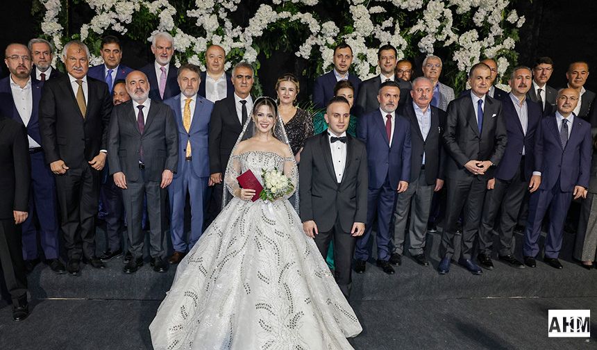 Vali Köşger, Batuhan Dağlı ve Sena Özdemir’in Nikah Törenine Katıldı