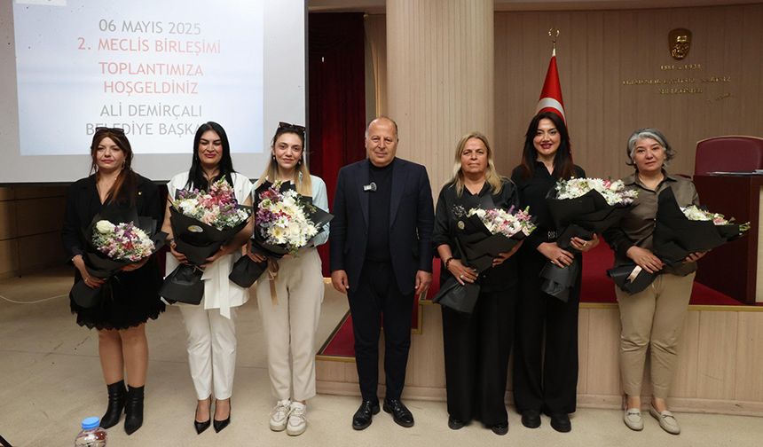 Yüreğir Belediye Meclisi'nden Anneler Günü’ne Özel Jest