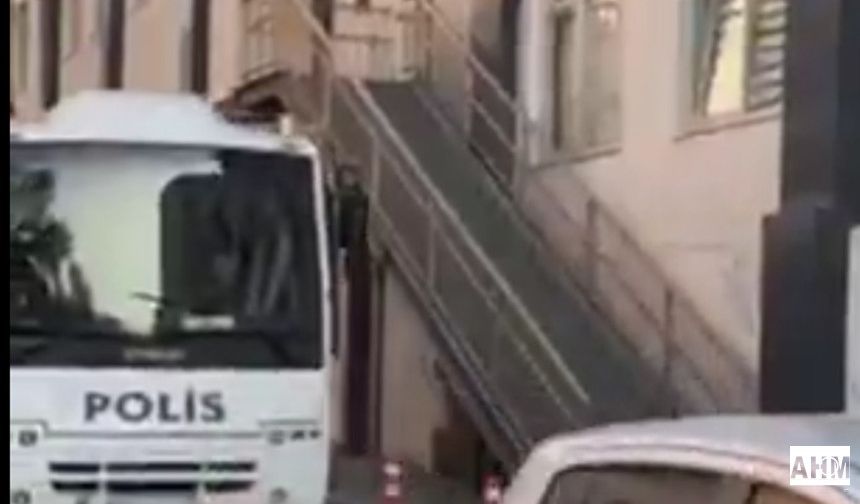 Adana’da Gözaltına Alınan Belediye Başkanları İstanbul’a Sevk Edildi