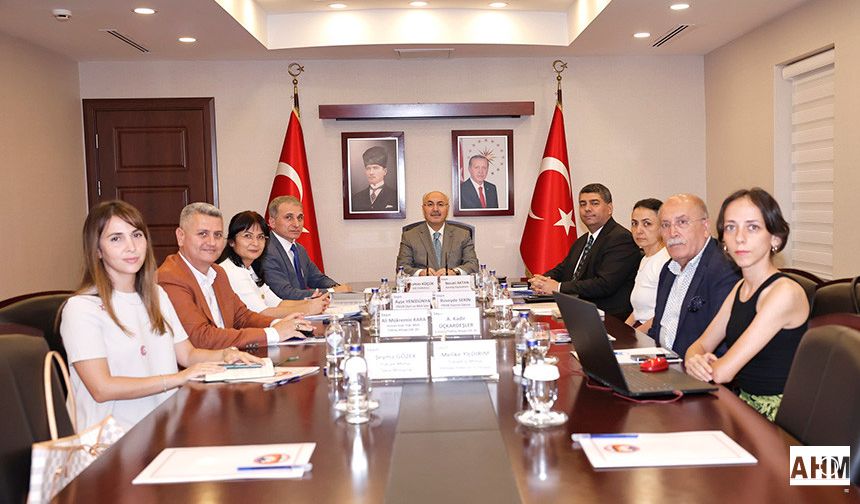 Adana Valisi Köşger, Karataş Sahil Düzenleme Projesi’ni Değerlendirdi