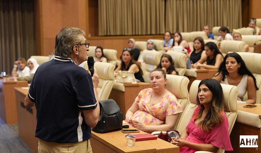 Çukurova Belediyesi'nden Kreş Öğretmenlerine "İletişim Becerileri" Eğitimi