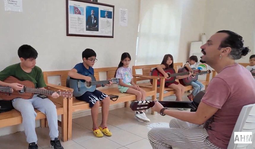 Çukurova’da Sanata Yatırım: Gitar Kurslarıyla Geleceğin Sanatçıları Yetişiyor