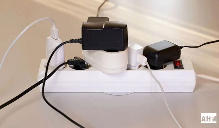 Prizde Unutulan Şarj Aletleri Tehlike Saçıyor: Sessizce Elektrik Tüketiyor, Yangın Riskini Artırıyor
